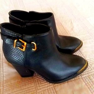 Nwot Women's Rock & Republic Sz 6 boot